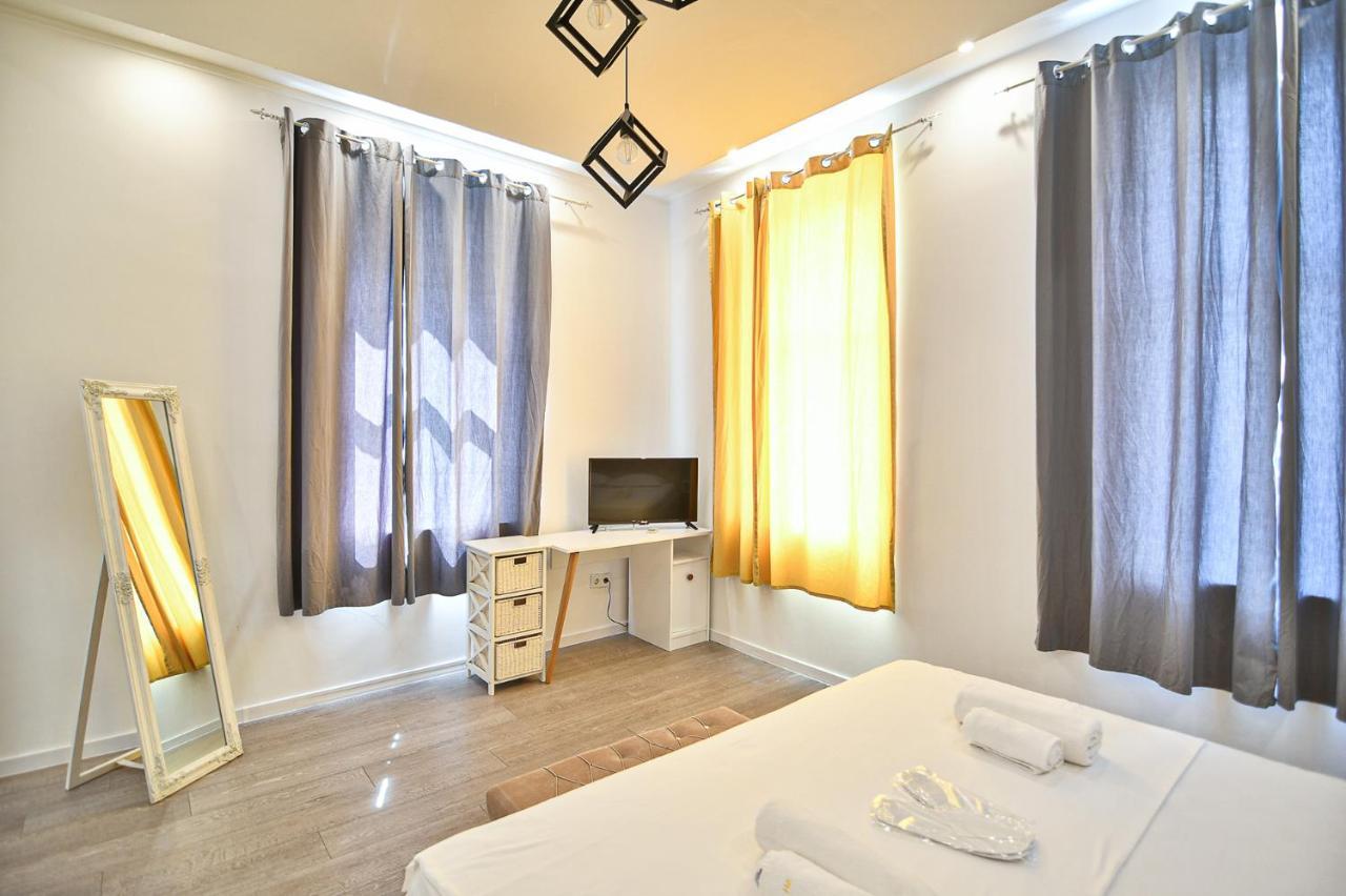 Central Flats With Parking Warna Exterior foto